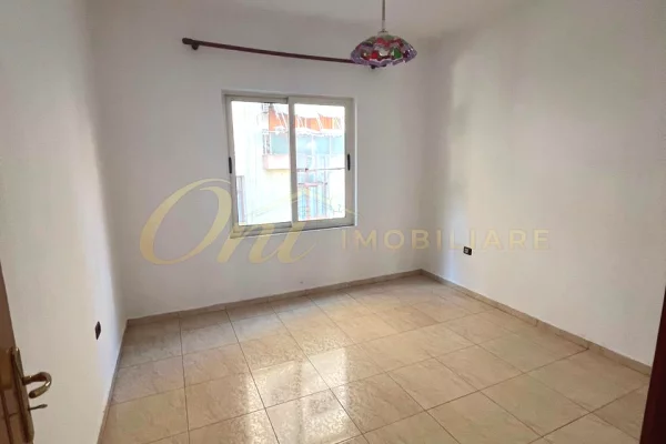 Ambient biznesi me qera 3+1 ne Tirane - 1,200 Euro