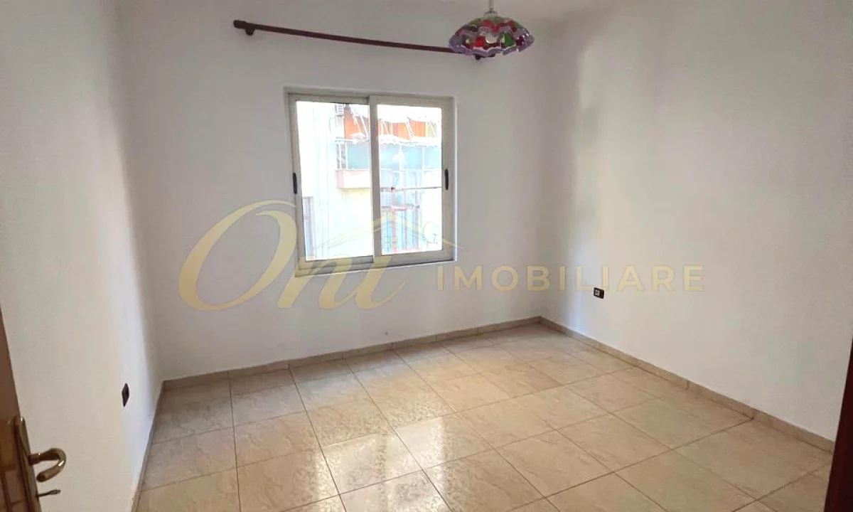 JEPET ZYRE 160M2 PER QERA, TEK KOMUNA E PARISIT