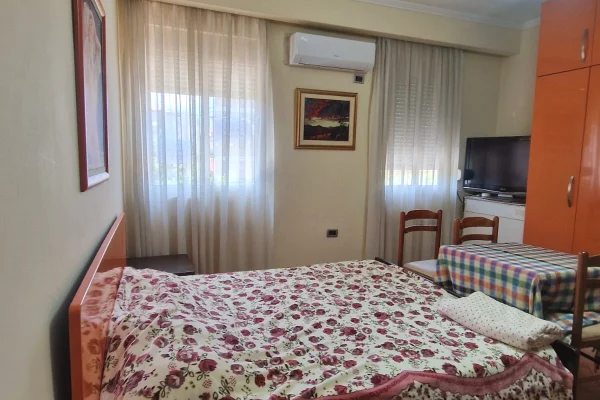 Shtepi me qera Apartament ne Tirane, Garsoniere, Mobilimi E mobiluar, Pagesa 39,000  Leke.