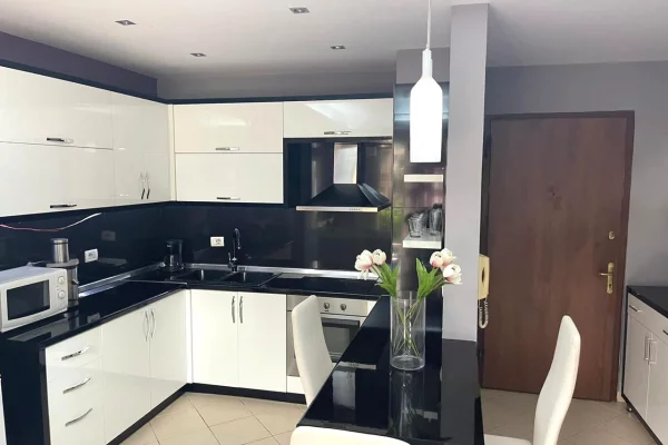 Shtepi me qera Apartament ne Tirane, 1+1, Mobilimi E mobiluar, Pagesa 50,000  Leke.