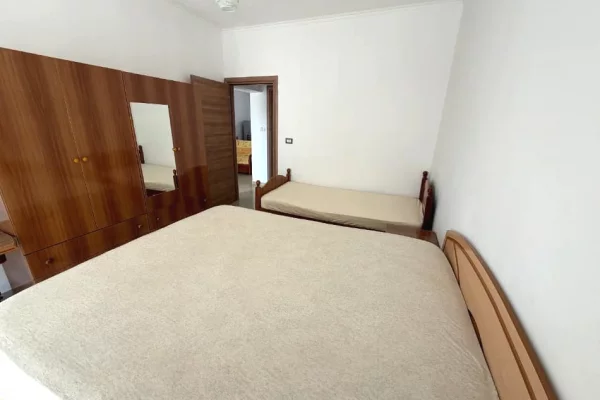 Shtepi me qera Apartament ne Tirane, 1+1, Mobilimi E mobiluar, Pagesa 45,000  Leke.
