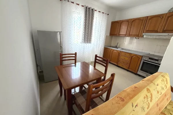 Shtepi me qera Apartament ne Tirane, 1+1, Mobilimi E mobiluar, Pagesa 45,000  Leke.