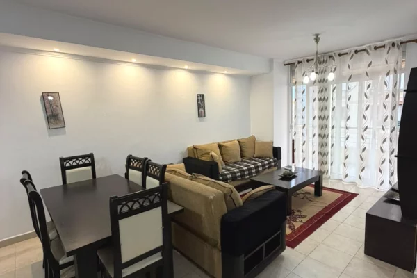 Shtepi me qera Apartament ne Tirane, 1+1, Mobilimi E mobiluar, Pagesa 45,000  Leke.