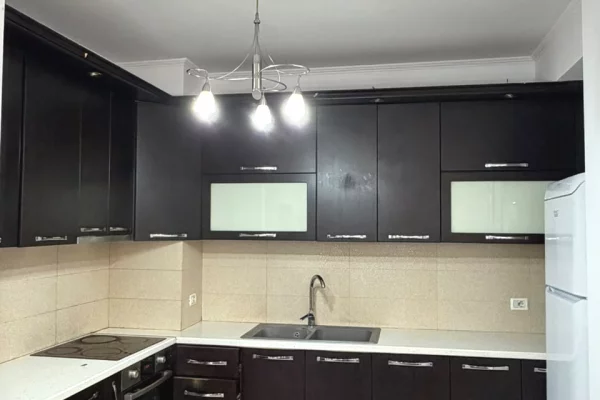 Shtepi me qera Apartament ne Tirane, 1+1, Mobilimi E mobiluar, Pagesa 45,000  Leke.