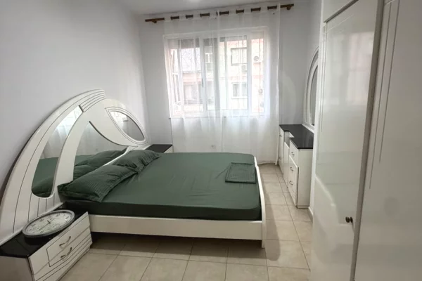 Shtepi me qera Apartament ne Tirane, 1+1, Mobilimi E mobiluar, Pagesa 45,000  Leke.