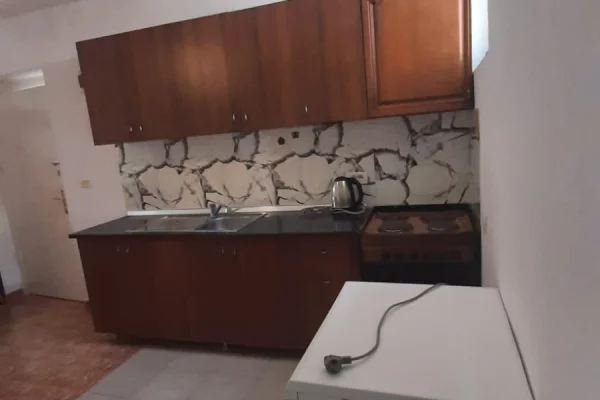 Shtepi me qera Apartament ne Tirane, 1+1, Mobilimi E mobiluar, Pagesa 450  Euro.
