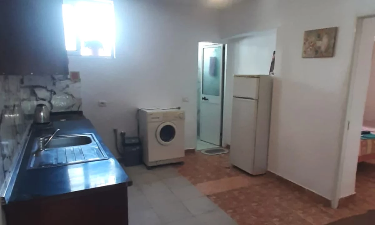 Shtepi me qera Apartament ne Tirane, 1+1, Mobilimi E mobiluar, Pagesa 450  Euro.