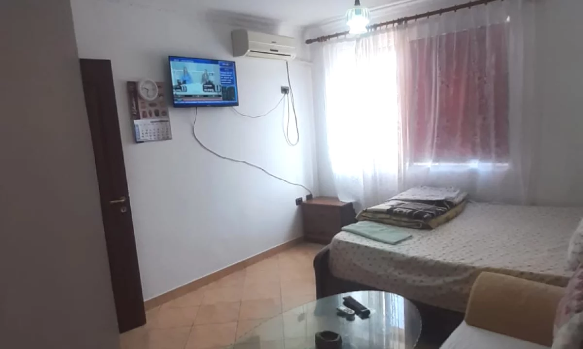 Shtepi me qera Apartament ne Tirane, 1+1, Mobilimi E mobiluar, Pagesa 550  Euro.