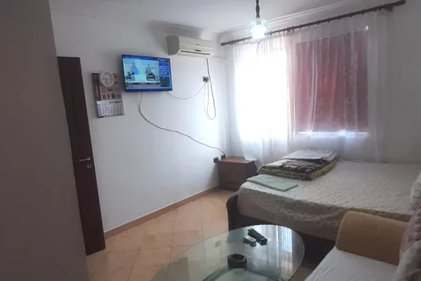 Apartament 1+1 me qera ne Tirane zona Spitali QSUT/Xhamlliku/Kinostudio