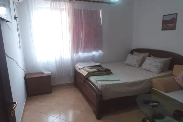 Shtepi me qera Apartament ne Tirane, 1+1, Mobilimi E mobiluar, Pagesa 550  Euro.