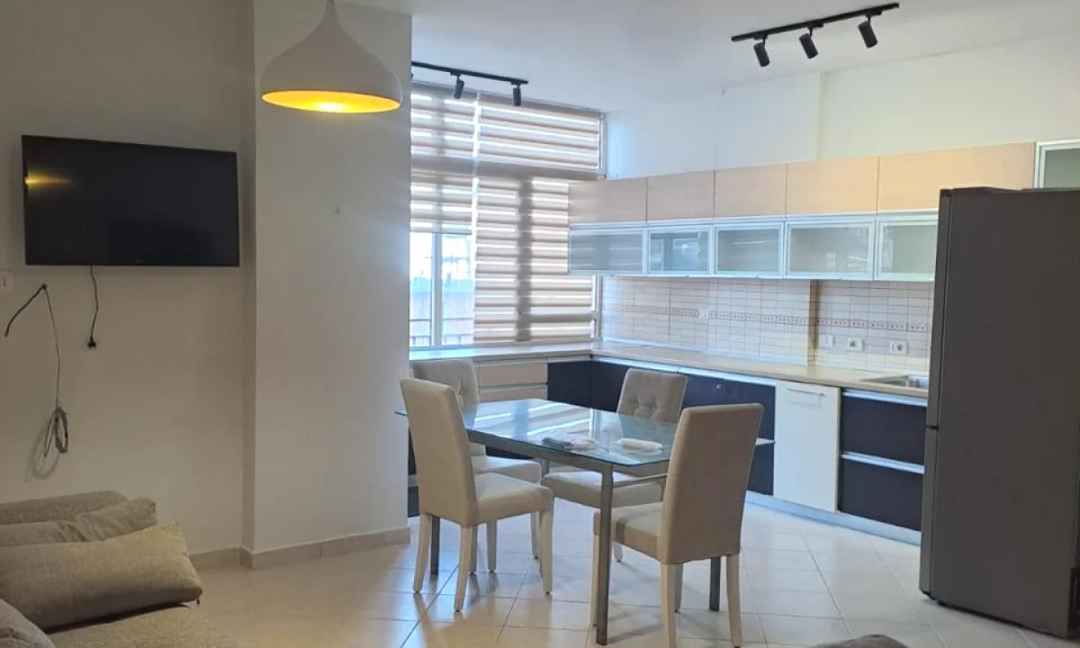 Shtepi me qera Apartament ne Tirane, 2+1, Mobilimi E mobiluar, Pagesa 800  Euro.