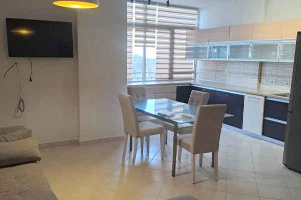 Shtepi me qera Apartament ne Tirane, 2+1, Mobilimi E mobiluar, Pagesa 800  Euro.