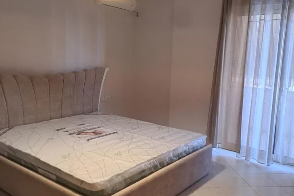 Shtepi me qera Apartament ne Tirane, 2+1, Mobilimi E mobiluar, Pagesa 800  Euro.