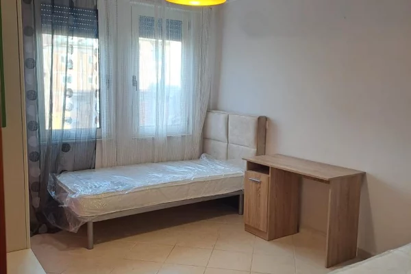 Shtepi me qera Apartament ne Tirane, 2+1, Mobilimi E mobiluar, Pagesa 800  Euro.