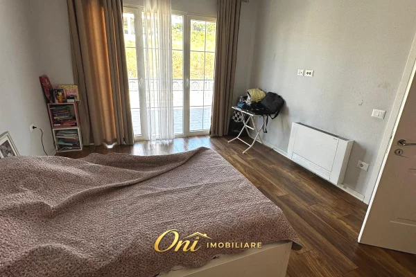 Shtepi me qera Vila Luksoze ne Tirane, 2+1, Mobilimi E mobiluar, Pagesa 8,000  Euro.