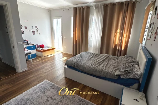 Shtepi me qera Vila Luksoze ne Tirane, 2+1, Mobilimi E mobiluar, Pagesa 8,000  Euro.
