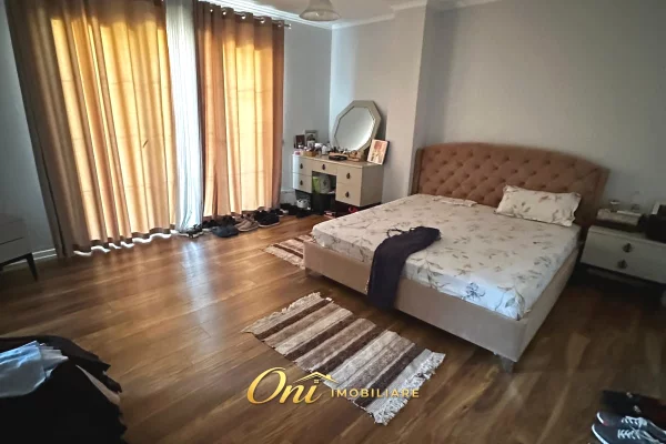 Shtepi me qera Vila Luksoze ne Tirane, 2+1, Mobilimi E mobiluar, Pagesa 8,000  Euro.