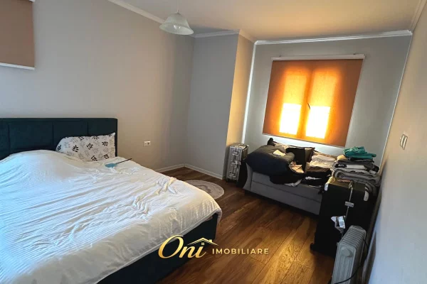 Shtepi me qera Vila Luksoze ne Tirane, 2+1, Mobilimi E mobiluar, Pagesa 8,000  Euro.