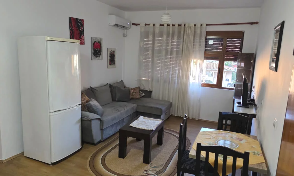 Shtepi me qera Apartament ne Tirane, 3+1, Mobilimi E mobiluar, Pagesa 500  Euro.