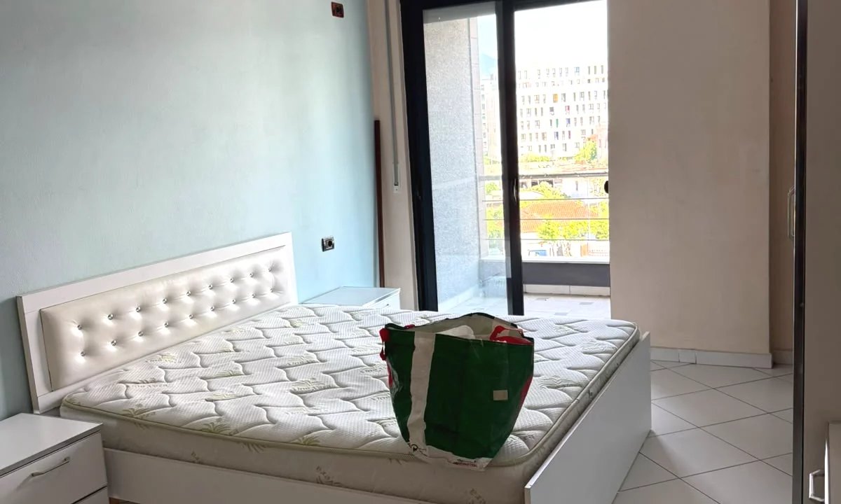 Shtepi me qera Apartament ne Tirane, 2+1, Mobilimi E mobiluar, Pagesa 450  Euro.
