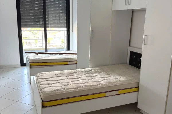 Shtepi me qera Apartament ne Tirane, 2+1, Mobilimi E mobiluar, Pagesa 450  Euro.