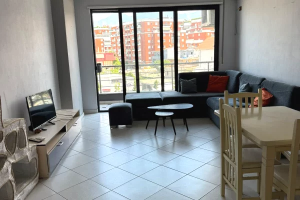 Shtepi me qera Apartament ne Tirane, 2+1, Mobilimi E mobiluar, Pagesa 450  Euro.