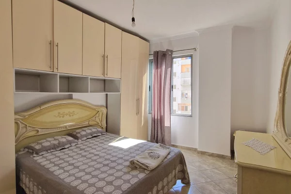 Shtepi me qera Apartament ne Tirane, 2+1, Mobilimi E mobiluar, Pagesa 43,000  Leke.