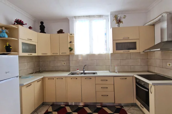 APARTAMENT 2+1 PER QERA PALLATET CABEJ MISTO MAME