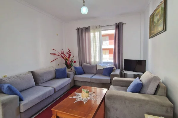 Shtepi me qera Apartament ne Tirane, 2+1, Mobilimi E mobiluar, Pagesa 43,000  Leke.