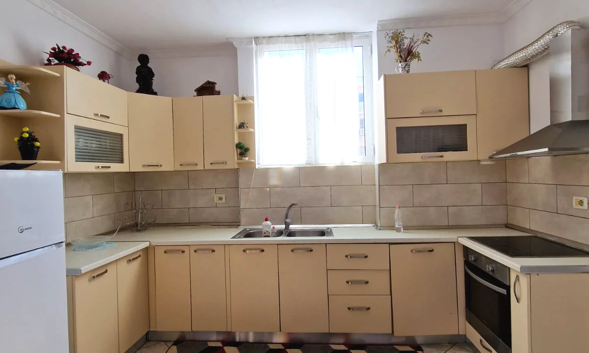 Shtepi me qera Apartament ne Tirane, 2+1, Mobilimi E mobiluar, Pagesa 43,000  Leke.