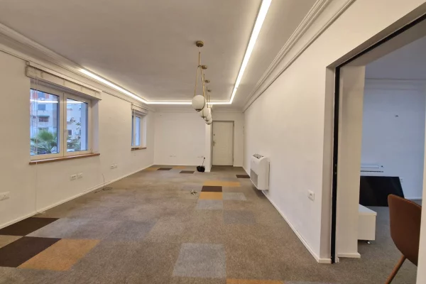JEPET AMBIENT ZYRE ME QERA, RRUGA E DURRESIT 