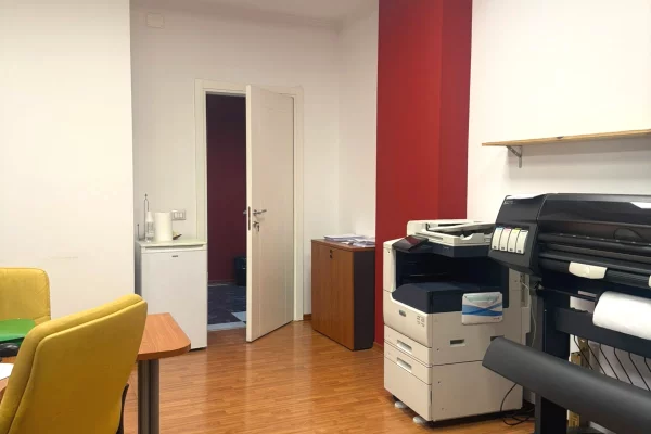 JEPET AMBIENT ZYRE ME QERA, RRUGA E ELBASANIT 