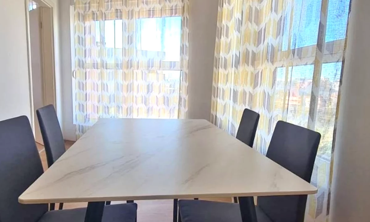 Shtepi me qera Apartament ne Tirane, 1+1, Mobilimi E mobiluar, Pagesa 40,000  Leke.