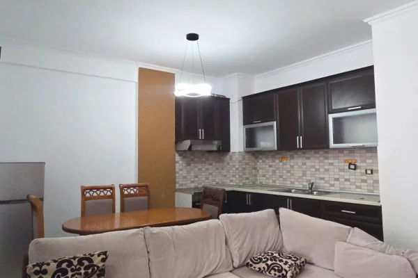 JEPET APARTAMENT ME QERA 2+1, YZBERISHT 