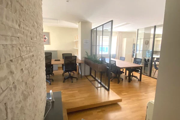 JEPET ZYRE ME QERA 140M2, BRIGADA 8, BLLOK