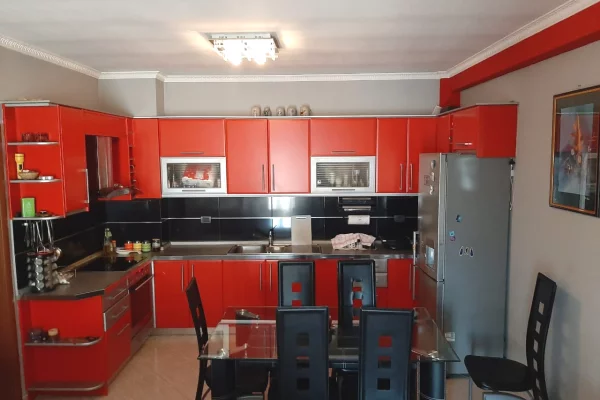 Shtepi me qera Apartament ne Tirane, 2+1, Mobilimi E mobiluar, Pagesa 55,000  Leke.
