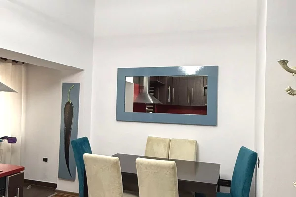 Shtepi me qera Apartament ne Tirane, 2+1, Mobilimi E mobiluar, Pagesa 1,200  Euro.