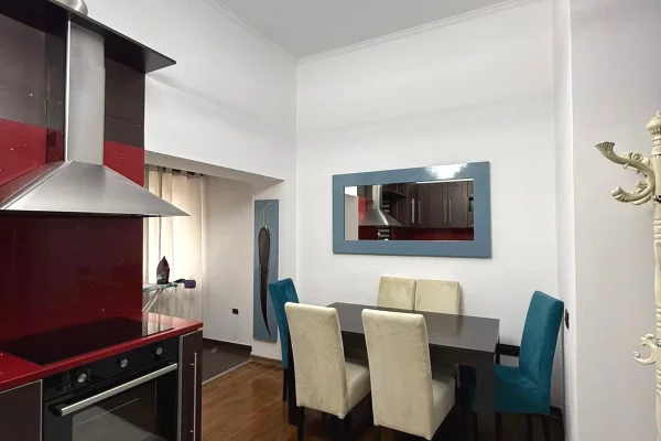Shtepi me qera Apartament ne Tirane, 2+1, Mobilimi E mobiluar, Pagesa 1,200  Euro.