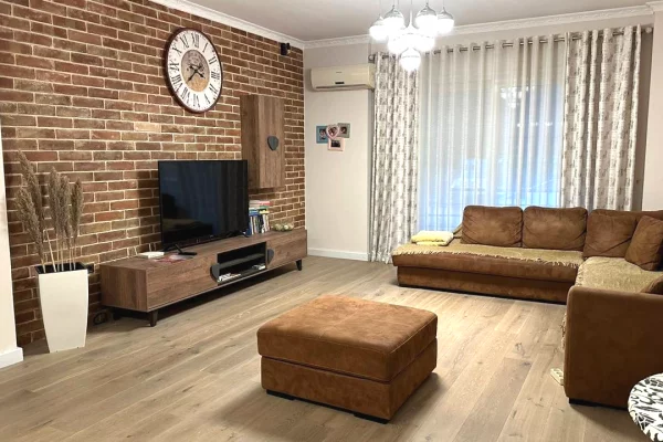 Shtepi me qera Apartament ne Tirane, 2+1, Mobilimi E mobiluar, Pagesa 700  Euro.