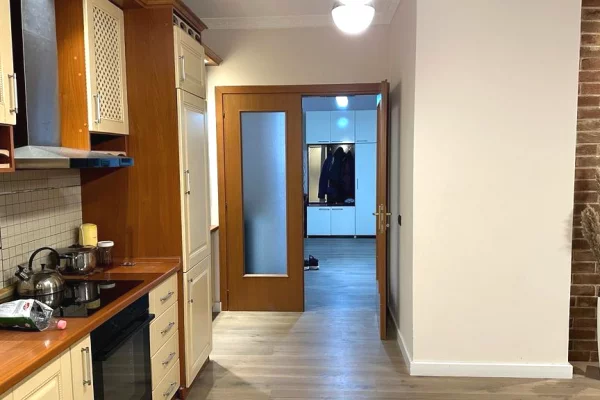 Shtepi me qera Apartament ne Tirane, 2+1, Mobilimi E mobiluar, Pagesa 700  Euro.