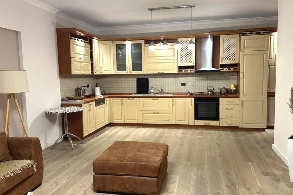 Shtepi me qera Apartament ne Tirane, 2+1, Mobilimi E mobiluar, Pagesa 700  Euro.