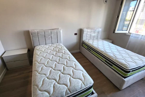 Shtepi me qera Apartament ne Tirane, 2+1, Mobilimi E mobiluar, Pagesa 700  Euro.