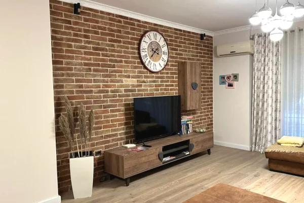 Shtepi me qera Apartament ne Tirane, 2+1, Mobilimi E mobiluar, Pagesa 700  Euro.