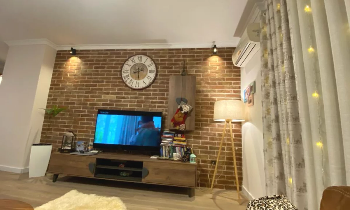 Shtepi me qera Apartament ne Tirane, 2+1, Mobilimi E mobiluar, Pagesa 700  Euro.