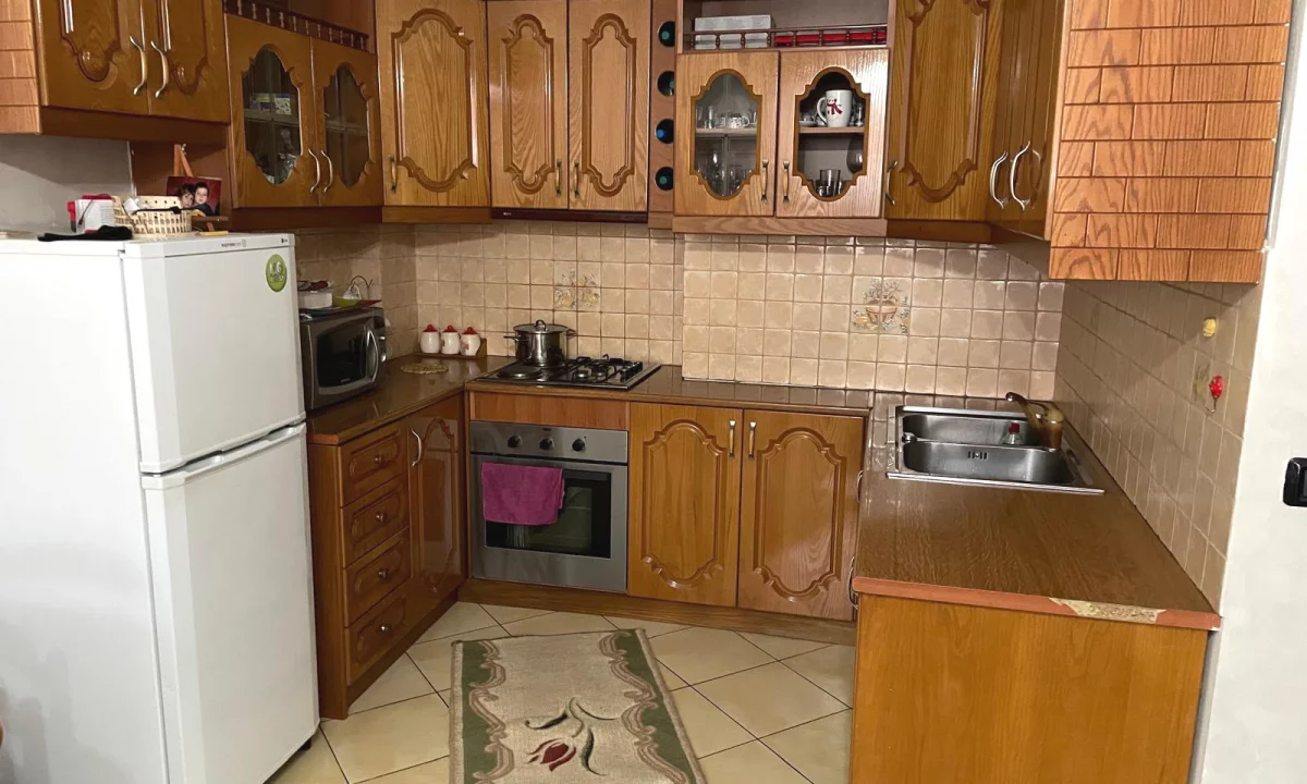 Shtepi me qera Apartament ne Tirane, 1+1, Mobilimi E mobiluar, Pagesa 550  Euro.