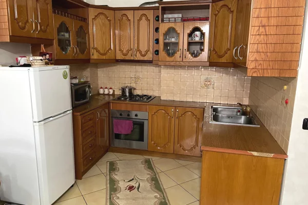 Shtepi me qera Apartament ne Tirane, 1+1, Mobilimi E mobiluar, Pagesa 550  Euro.