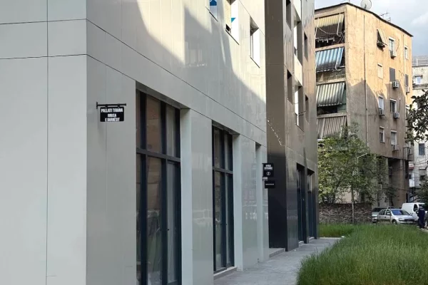 Shtepi me qera Apartament ne Tirane, 2+1, Mobilimi E mobiluar, Pagesa 1,450  Euro.