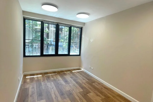 Ambient biznesi me qera 3+1 ne Tirane - 120,000 Leke