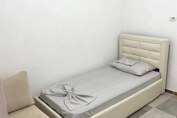 Shtepi me qera Apartament ne Tirane, 2+1, Mobilimi E mobiluar, Pagesa 40,000  Leke.