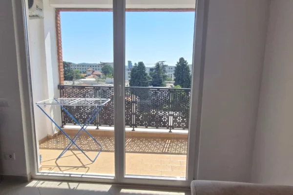 Shtepi me qera Apartament ne Tirane, 1+1, Mobilimi E mobiluar, Pagesa 50,000  Leke.